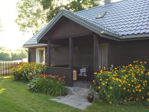 Property building, Facade/entrance, Garden