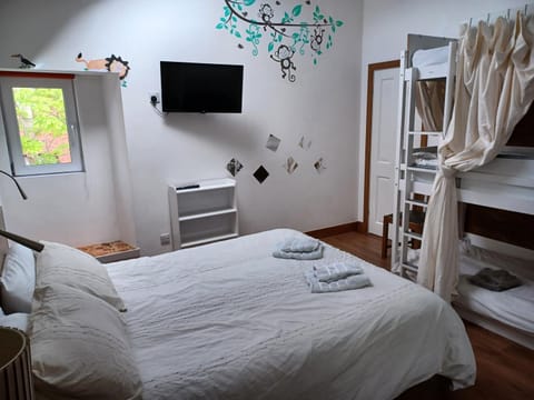 Voyage Hostel - Ensuite Family Rooms with shared kitchen Hostel in Douglas