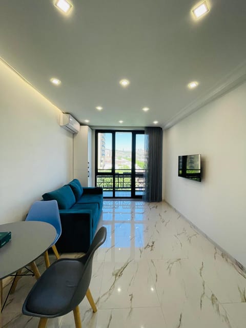 Living room, Seating area, Dining area, Meeting/conference room
