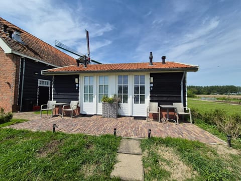 Property building, Day, Natural landscape, Garden, Garden view