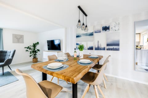 Dining area, Food