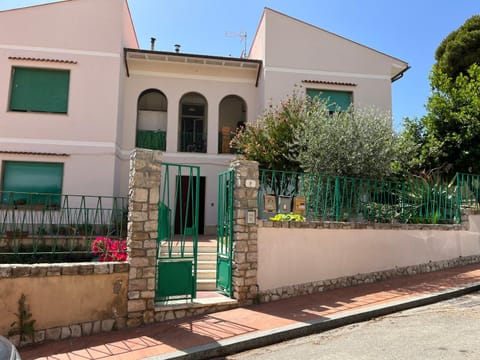 Property building, Facade/entrance