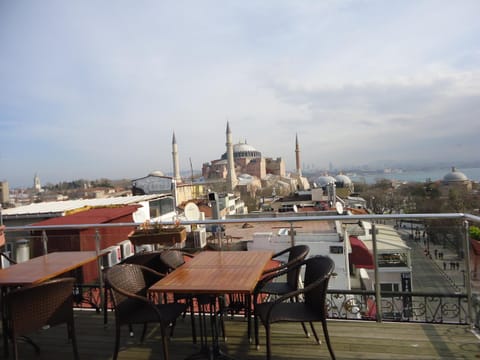 View (from property/room), Balcony/Terrace, City view, Landmark view