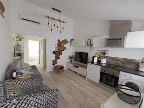 TV and multimedia, Living room, Dining area, minibar, pet friendly, stove, toaster, kitchen, air conditioner