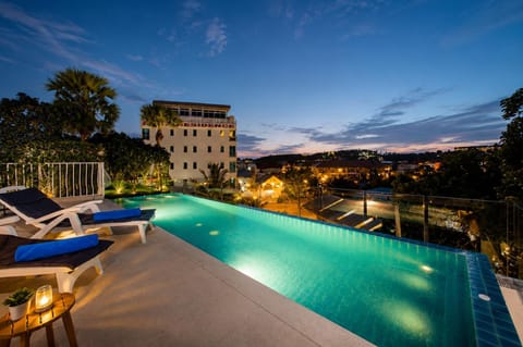Swimming pool