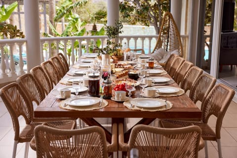 Day, Food and drinks, Dining area, Food, Breakfast, Drinks