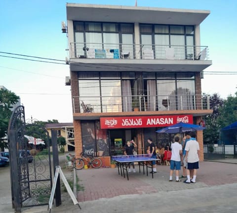 Property building, Facade/entrance, Day, Neighbourhood, Balcony/Terrace, Balcony/Terrace, Street view, Supermarket/grocery shop