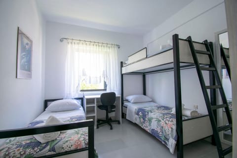 Bed, Photo of the whole room, Bedroom, bunk bed, towels