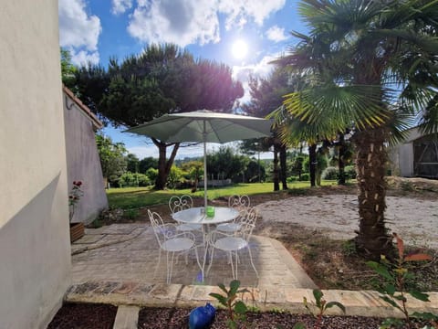 Patio, Day, Garden, Dining area, Garden view
