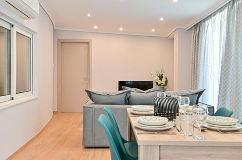 TV and multimedia, Living room, Seating area, Dining area, air conditioner