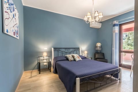 Bed, Balcony/Terrace, Photo of the whole room, Bedroom, air conditioner