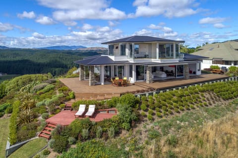 Bird's eye view, Garden view, Landmark view, Mountain view