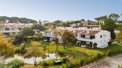 Property building, Neighbourhood, Natural landscape, Bird's eye view, Garden, Garden view, Location