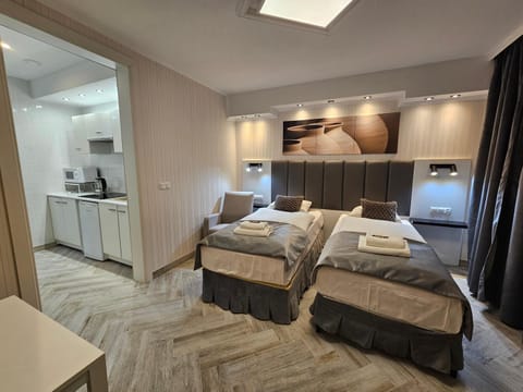Bed, Kitchen or kitchenette, Photo of the whole room, Bedroom, towels