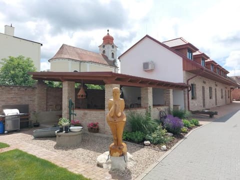 Property building, Day, BBQ facilities, Garden, View (from property/room), Balcony/Terrace, City view