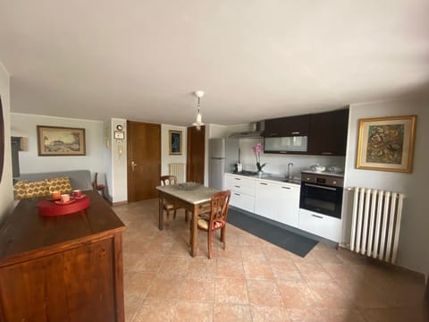 Kitchen or kitchenette, Living room, Seating area, oven