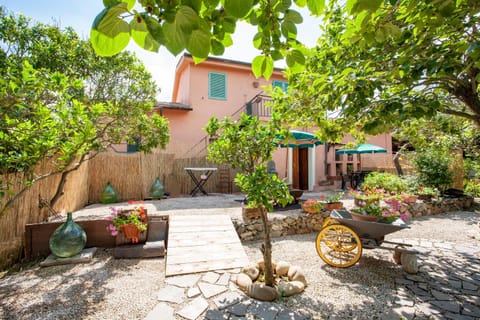 Property building, Day, Garden, Garden view