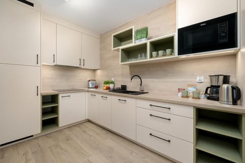 Seaside Apartamenty Mazowiecka Park - wyjątkowy apartament na 7 osób 2 sypialnie, 2 łazienki i parking - Luxury large apartment with 2 bedrooms, 2 bathrooms and parking Apartment in West Pomeranian Voivodeship, Poland