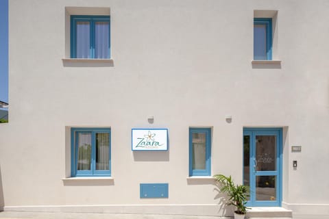 Facade/entrance
