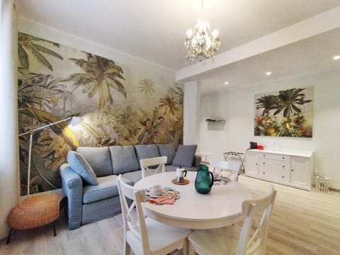 Decorative detail, Seating area