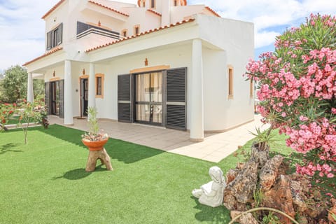 Property building, Patio, Facade/entrance, Garden