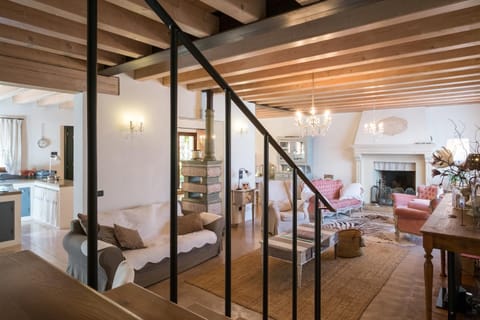 Living room, Seating area