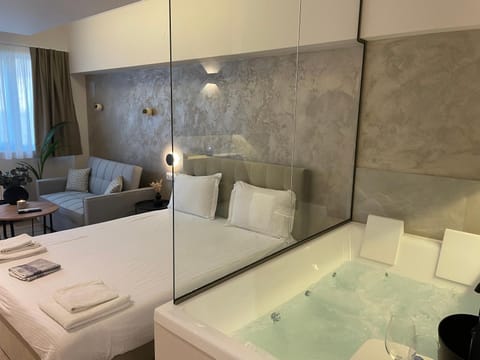 Jacuzzi Suite Ladadika Apartment in Thessaloniki