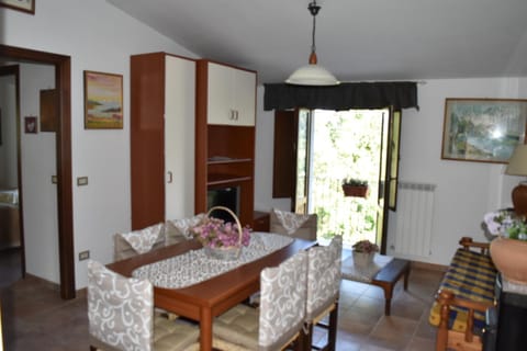 Casavacanza al castello 2 House in Villetta Barrea