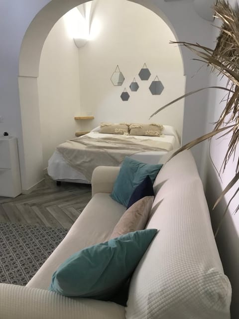 Bed, Seating area