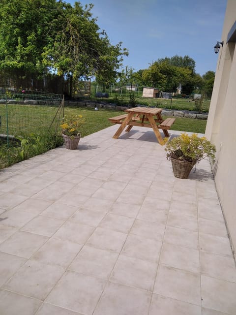 Patio, Garden, Dining area