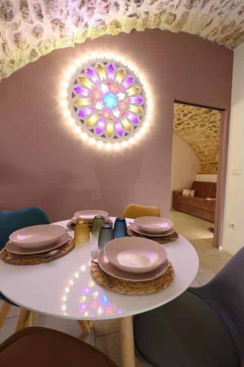 Seating area, Dining area