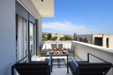 Balcony/Terrace, Food and drinks