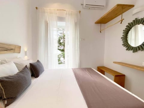 Lyra Seafront Apartment , Paroikia Town Center House in Paros