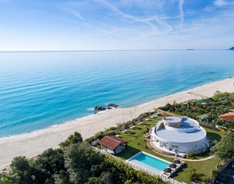 Property building, Nearby landmark, Beach, Sea view, Swimming pool