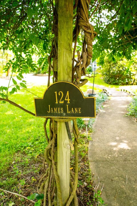 Beautiful Parkside Suite Apartment in Ozark Mountains