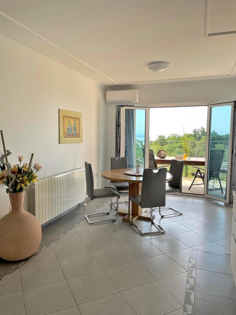 Balcony/Terrace, Dining area