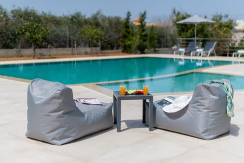 Day, Seating area, Pool view, Swimming pool, Swimming pool, sunbed