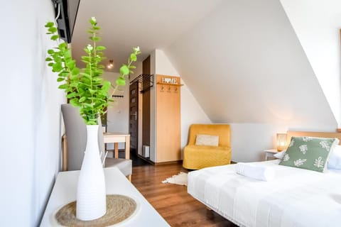 TV and multimedia, Living room, Dining area, Bedroom