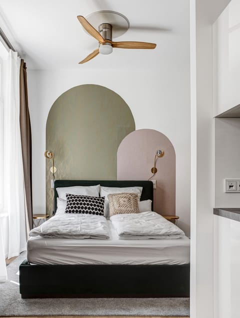 Bed, Bedroom, fireplace