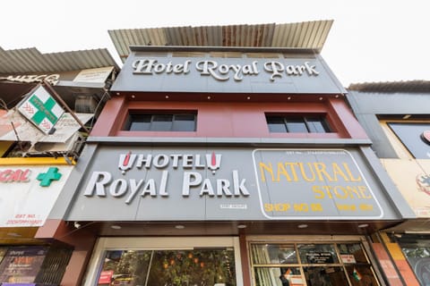 Property building, Facade/entrance, Property logo or sign