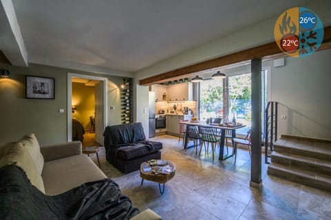 Property building, People, Living room, Decorative detail, Seating area, Dining area, On site, Pets, Guests, Garden view, Area and facilities, children, young children, older children, group of guests, Inner courtyard view, internet, locker, kitchen, air conditioner