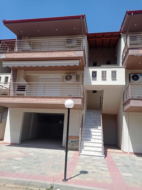 Property building, Facade/entrance, Day, View (from property/room), Balcony/Terrace