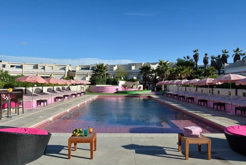 Swimming pool, Swimming pool