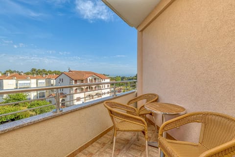 Balcony/Terrace, Street view