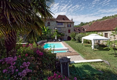 Property building, Garden, Garden view, Pool view, Swimming pool
