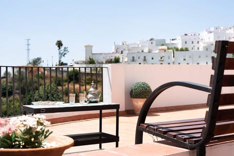 Property building, Balcony/Terrace, Living room