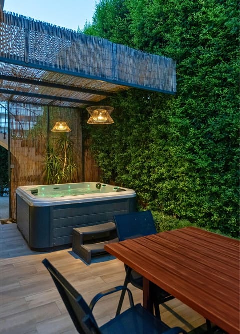 Patio, Day, Garden, Dining area, Garden view