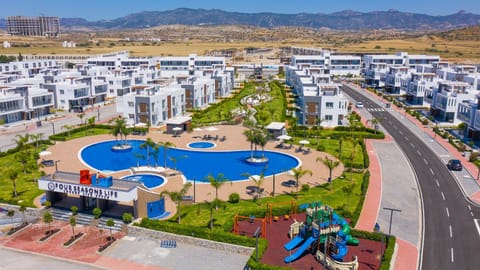 Property building, Bird's eye view, Pool view