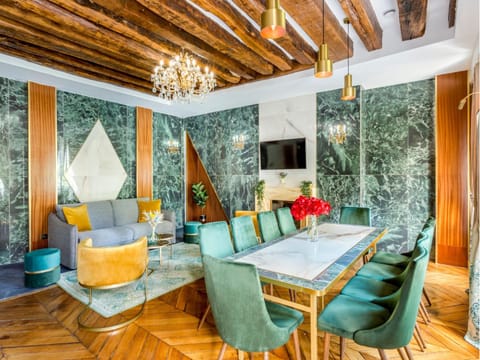 Communal lounge/ TV room, TV and multimedia, Living room, Seating area, Dining area