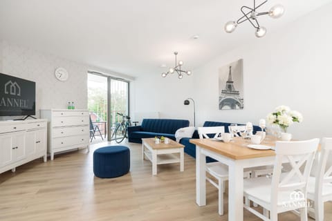 Balcony/Terrace, Living room, Decorative detail, Seating area, Dining area, Cycling, Evening entertainment, On site